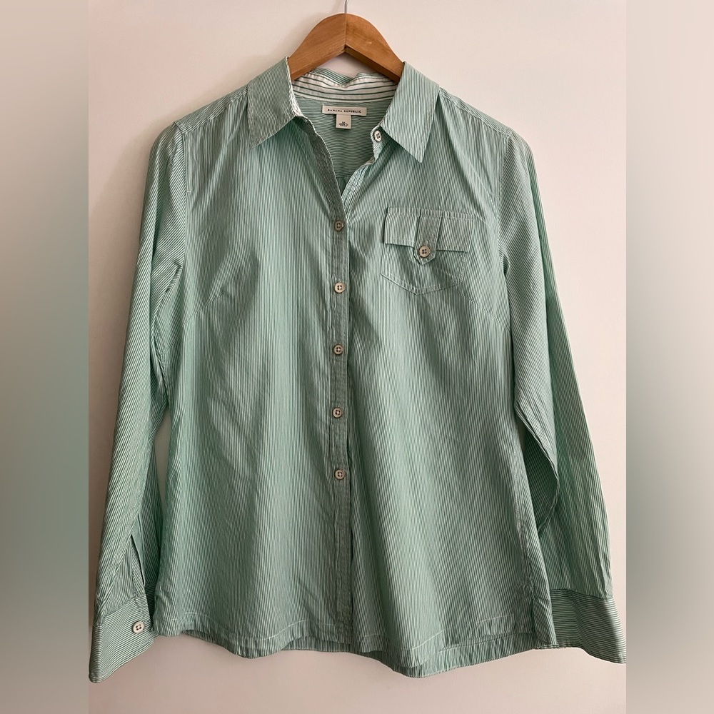 Like new! Banana Republic striped shirt